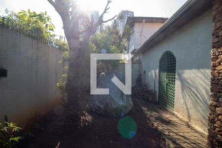 Casa à venda com 220m², 2 quartos e 2 vagas Casa à venda com 220m², 2 quartos e 2 vagasGaragem