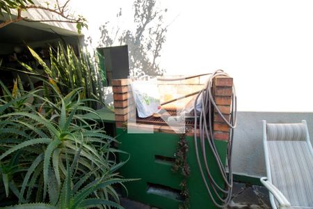 Casa à venda com 220m², 2 quartos e 2 vagas Casa à venda com 220m², 2 quartos e 2 vagasQuintal - Churrasqueira