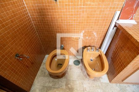 Casa à venda com 220m², 2 quartos e 2 vagas Casa à venda com 220m², 2 quartos e 2 vagasBanheiro da Suíte