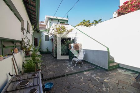 Casa à venda com 220m², 2 quartos e 2 vagas Casa à venda com 220m², 2 quartos e 2 vagasQuintal