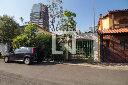 Casa à venda com 220m², 2 quartos e 2 vagas Casa à venda com 220m², 2 quartos e 2 vagasFachada