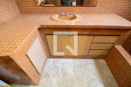 Casa à venda com 220m², 2 quartos e 2 vagas Casa à venda com 220m², 2 quartos e 2 vagasBanheiro da Suíte