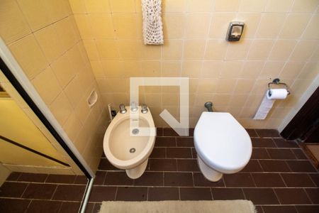 Casa à venda com 220m², 2 quartos e 2 vagas Casa à venda com 220m², 2 quartos e 2 vagasBanheiro