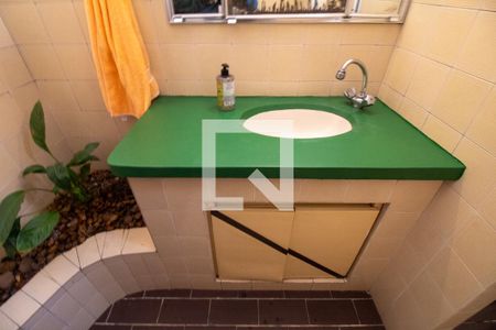 Casa à venda com 220m², 2 quartos e 2 vagas Casa à venda com 220m², 2 quartos e 2 vagasBanheiro