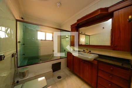 Casa à venda com 245m², 3 quartos e 7 vagasBanheiro da Suíte