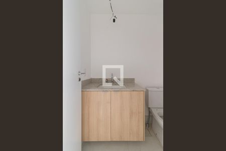 Banheiro de kitnet/studio para alugar com 1 quarto, 27m² em Indianópolis, São Paulo