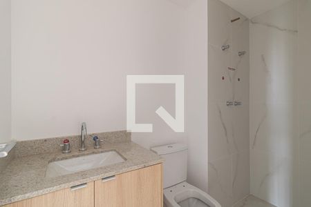Banheiro de kitnet/studio para alugar com 1 quarto, 27m² em Indianópolis, São Paulo