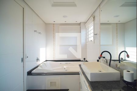 Casa à venda com 450m², 5 quartos e 4 vagasBanheiro da Suíte 1