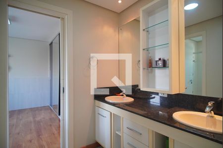 Casa à venda com 450m², 5 quartos e 4 vagasBanheiro da Suíte 2,3