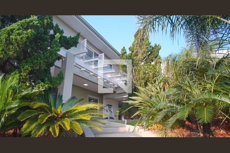Casa à venda com 450m², 5 quartos e 4 vagasEntrada