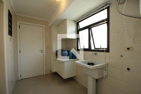 Apartamento à venda com 235m², 3 quartos e 3 vagasÁrea de serviço 