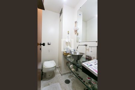 Apartamento à venda com 210m², 3 quartos e 3 vagas Apartamento à venda com 210m², 3 quartos e 3 vagasLavabo