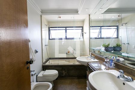 Apartamento à venda com 210m², 3 quartos e 3 vagas Apartamento à venda com 210m², 3 quartos e 3 vagasBanheiro da Suíte 3