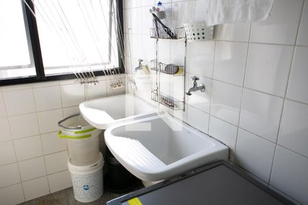 Apartamento à venda com 210m², 3 quartos e 3 vagas Apartamento à venda com 210m², 3 quartos e 3 vagasÁrea de Serviço