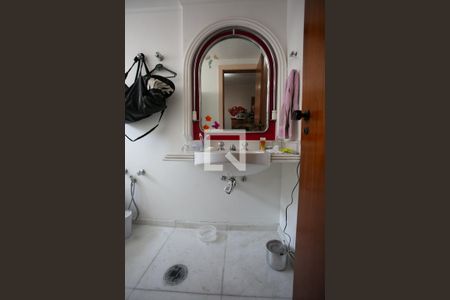 Apartamento à venda com 210m², 3 quartos e 3 vagas Apartamento à venda com 210m², 3 quartos e 3 vagasBanheiro da Suíte 1