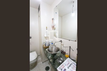 Apartamento à venda com 210m², 3 quartos e 3 vagas Apartamento à venda com 210m², 3 quartos e 3 vagasLavabo