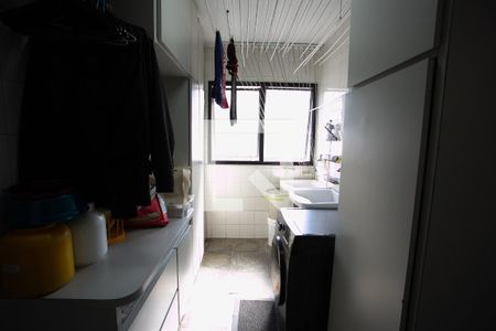 Apartamento à venda com 210m², 3 quartos e 3 vagas Apartamento à venda com 210m², 3 quartos e 3 vagasÁrea de Serviço