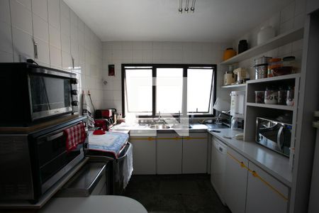 Apartamento à venda com 210m², 3 quartos e 3 vagas Apartamento à venda com 210m², 3 quartos e 3 vagascozinha