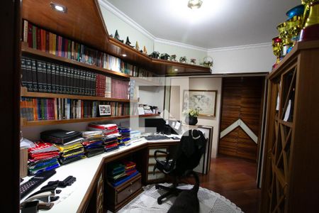 Apartamento à venda com 210m², 3 quartos e 3 vagas Apartamento à venda com 210m², 3 quartos e 3 vagasEscritório