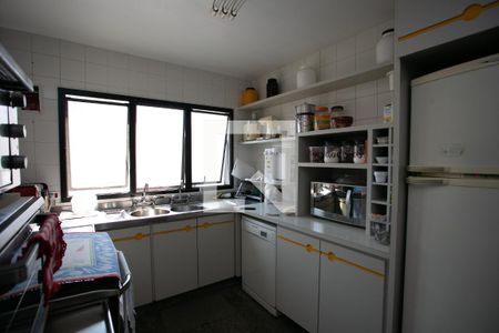 Apartamento à venda com 210m², 3 quartos e 3 vagas Apartamento à venda com 210m², 3 quartos e 3 vagascozinha