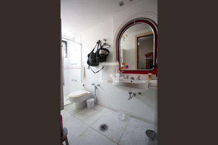 Apartamento à venda com 210m², 3 quartos e 3 vagas Apartamento à venda com 210m², 3 quartos e 3 vagasBanheiro da Suíte 1