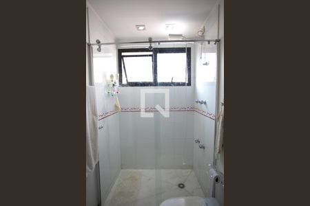 Apartamento à venda com 210m², 3 quartos e 3 vagas Apartamento à venda com 210m², 3 quartos e 3 vagasBanheiro suíte 2