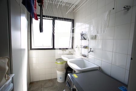 Apartamento à venda com 210m², 3 quartos e 3 vagas Apartamento à venda com 210m², 3 quartos e 3 vagasÁrea de Serviço