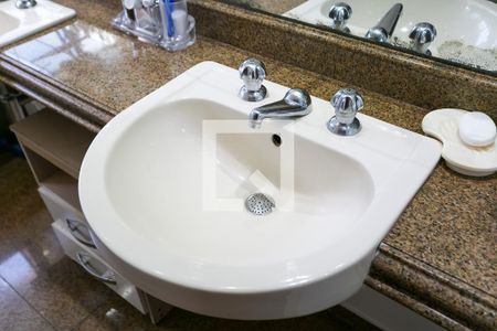 Apartamento à venda com 210m², 3 quartos e 3 vagas Apartamento à venda com 210m², 3 quartos e 3 vagasBanheiro da Suíte 3