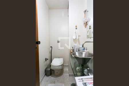 Apartamento à venda com 210m², 3 quartos e 3 vagas Apartamento à venda com 210m², 3 quartos e 3 vagasLavabo