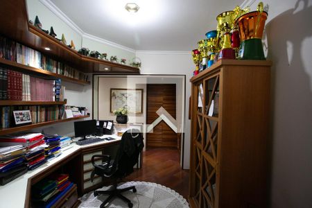 Apartamento à venda com 210m², 3 quartos e 3 vagas Apartamento à venda com 210m², 3 quartos e 3 vagasEscritório