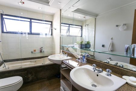 Apartamento à venda com 210m², 3 quartos e 3 vagas Apartamento à venda com 210m², 3 quartos e 3 vagasBanheiro da Suíte 3