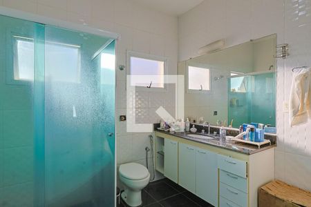 Casa de condomínio à venda com 560m², 5 quartos e 6 vagasBanheiro da Suíte 1