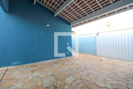 Casa à venda com 230m², 3 quartos e 3 vagas Casa à venda com 230m², 3 quartos e 3 vagasÁrea externa