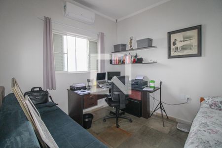 Casa à venda com 230m², 3 quartos e 3 vagas Casa à venda com 230m², 3 quartos e 3 vagasQuarto 2