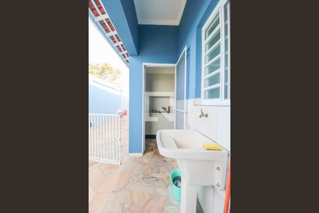 Casa à venda com 230m², 3 quartos e 3 vagas Casa à venda com 230m², 3 quartos e 3 vagaslavanderia