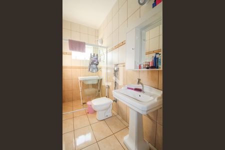 Casa à venda com 230m², 3 quartos e 3 vagas Casa à venda com 230m², 3 quartos e 3 vagasBanheiro social