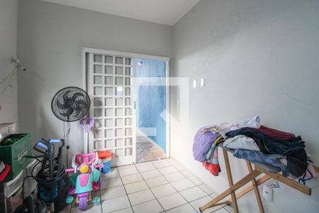 Casa à venda com 230m², 3 quartos e 3 vagas Casa à venda com 230m², 3 quartos e 3 vagasÁrea externa