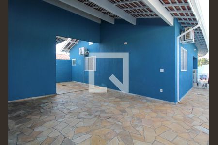 Casa à venda com 230m², 3 quartos e 3 vagas Casa à venda com 230m², 3 quartos e 3 vagasÁrea externa