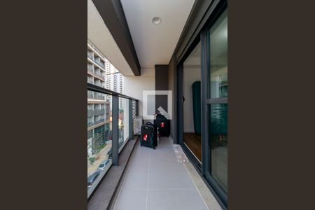 Varanda de kitnet/studio à venda com 0 quarto, 25m² em Jardim das Acacias, São Paulo