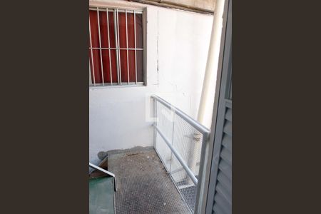 entrada sala de casa para alugar com 3 quartos, 88m² em Km 18, Osasco