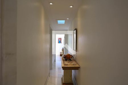 Apartamento à venda com 200m², 4 quartos e 2 vagasCorredor 