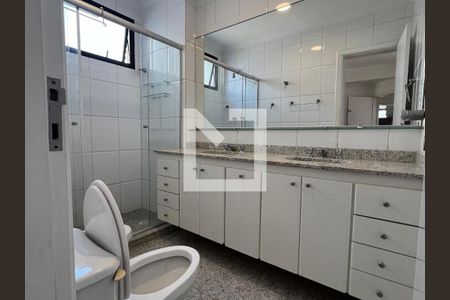 Apartamento para alugar com 170m², 3 quartos e 4 vagasBanheiro da Suíte 1