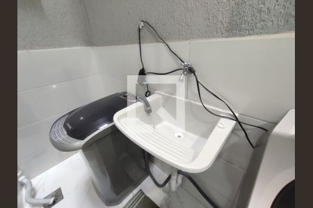 Casa de condomínio à venda com 60m², 2 quartos e 1 vagaÁrea de Serviço