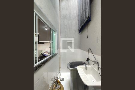 Casa de condomínio à venda com 60m², 2 quartos e 1 vagaÁrea de Serviço