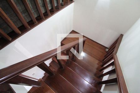 Casa à venda com 250m², 3 quartos e 3 vagasEscadas