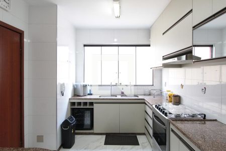Casa à venda com 250m², 3 quartos e 3 vagasCozinha