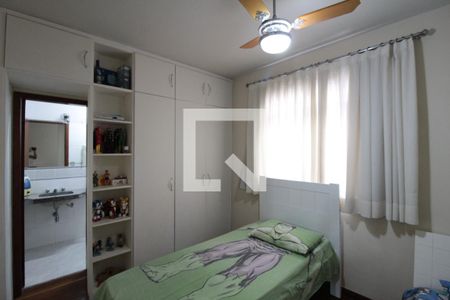 Casa à venda com 250m², 3 quartos e 3 vagasSuíte 2