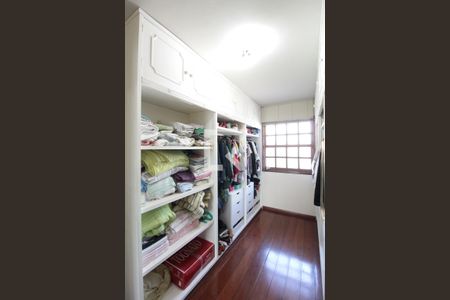 Casa à venda com 250m², 3 quartos e 3 vagasCloset da Suíte 1