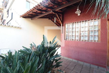 Casa à venda com 250m², 3 quartos e 3 vagasFachada