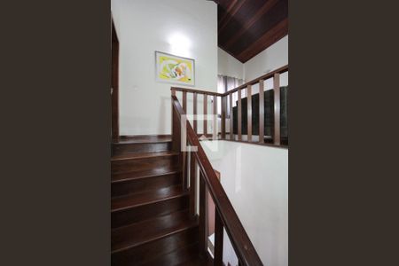 Casa à venda com 250m², 3 quartos e 3 vagasEscadas